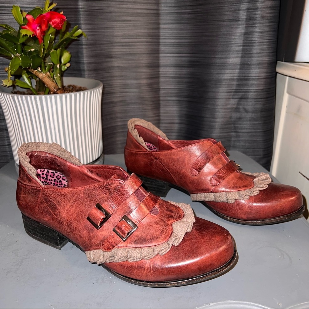 Antelope Women's Red Leather Shoes
